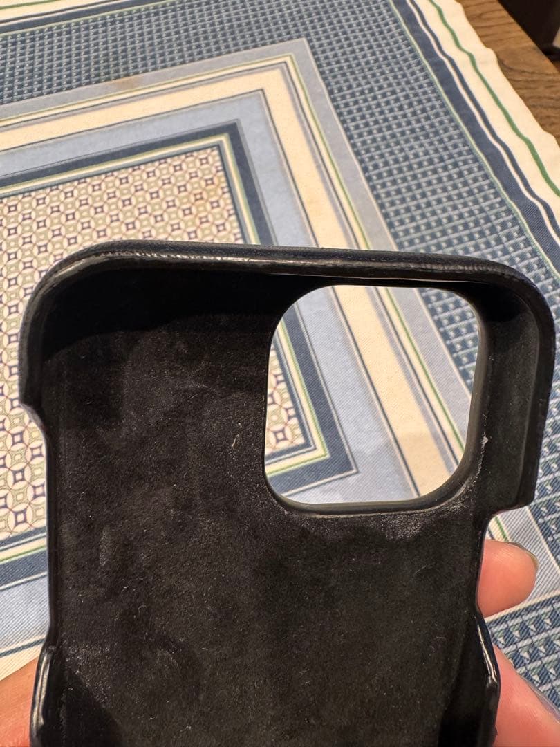 ディオールブラック キルティング iPhoneケース チャーム付き