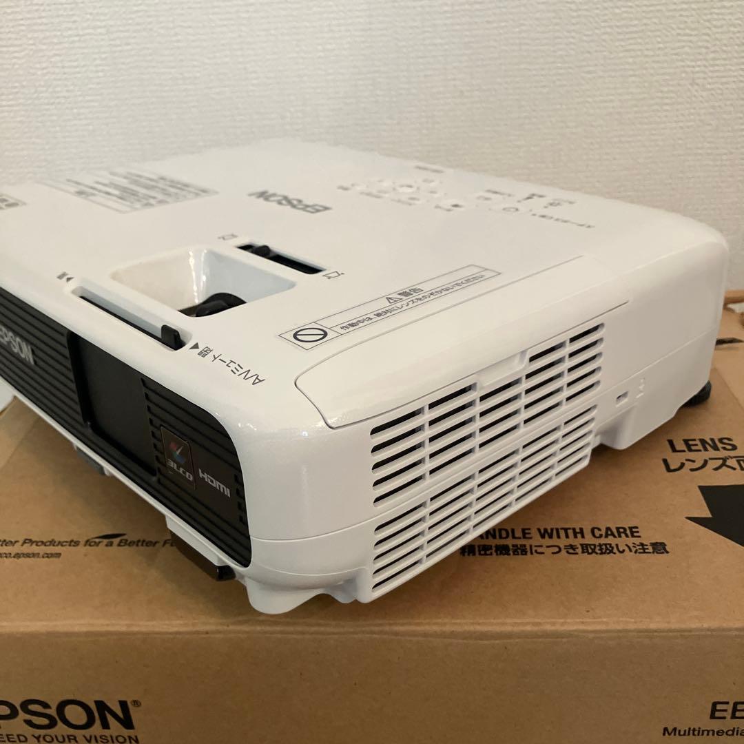 【美品】EPSON EB-S04 プロジェクター