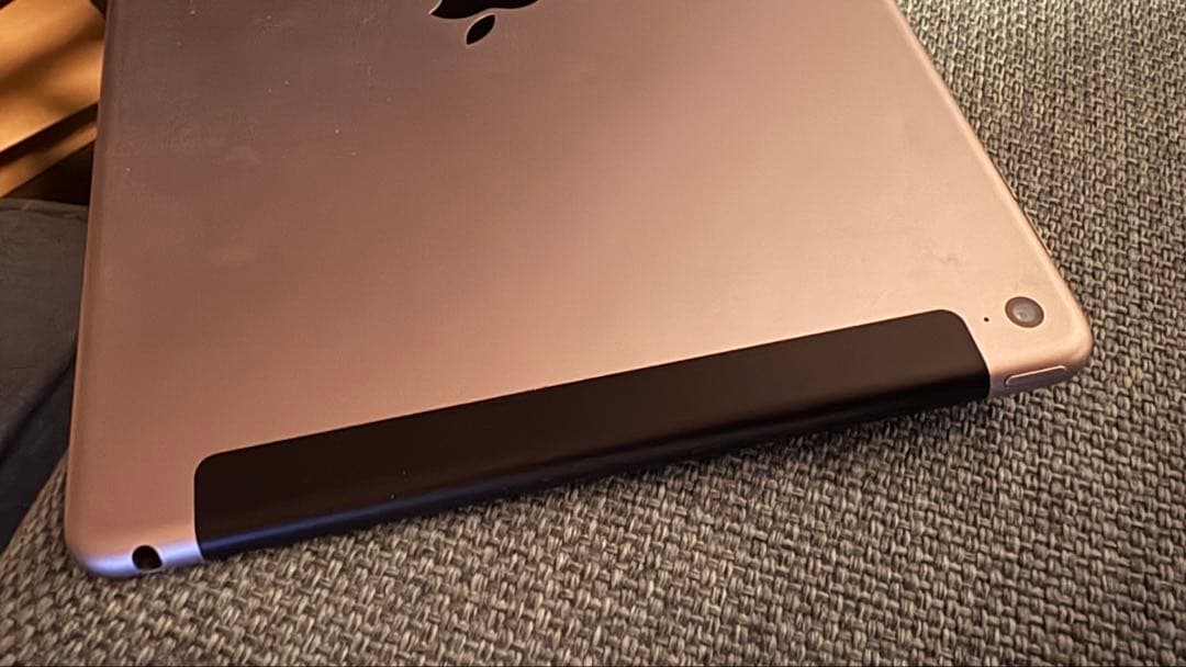 デ*ル様 iPad Air 2 128GB 中古普通　おまけつき