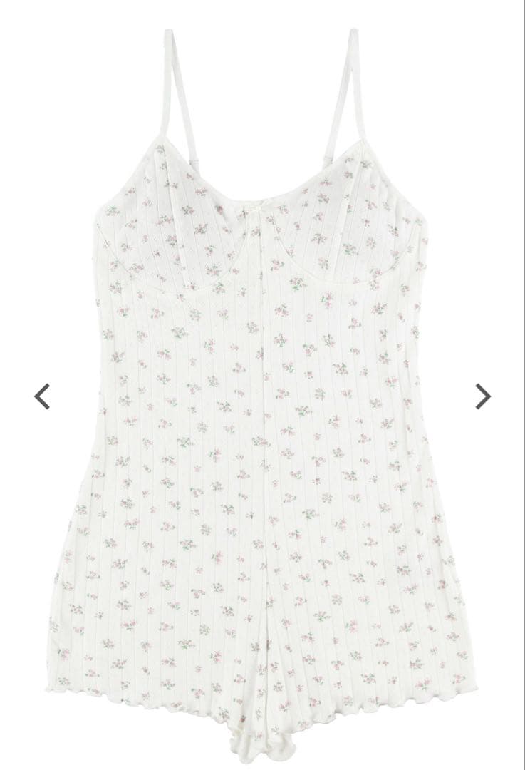 【新品未使用 タグ付き】ALEXIASTAM 花柄ロンパース 即完売品‼️レア‼️