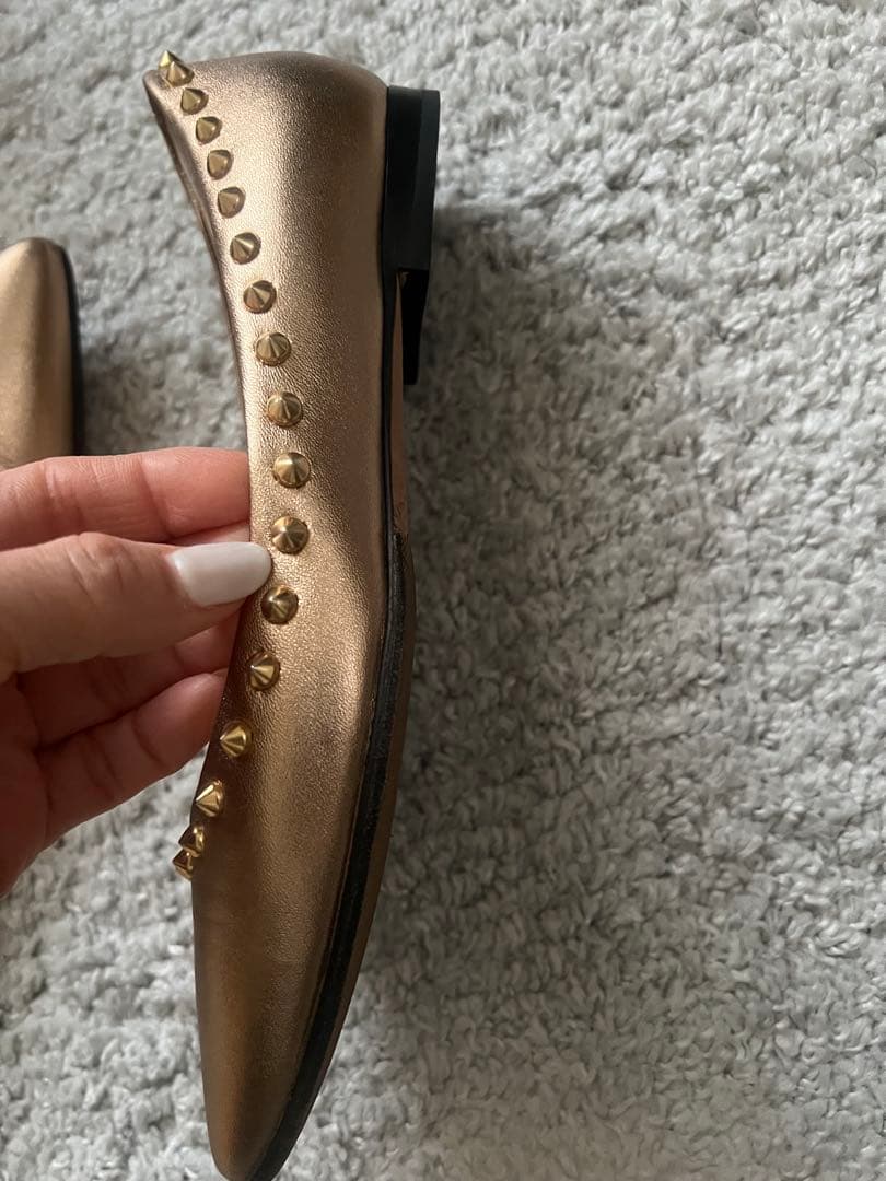 PELLICO スタッズ付きゴールドフラットシューズ　35ハーフ　22.5