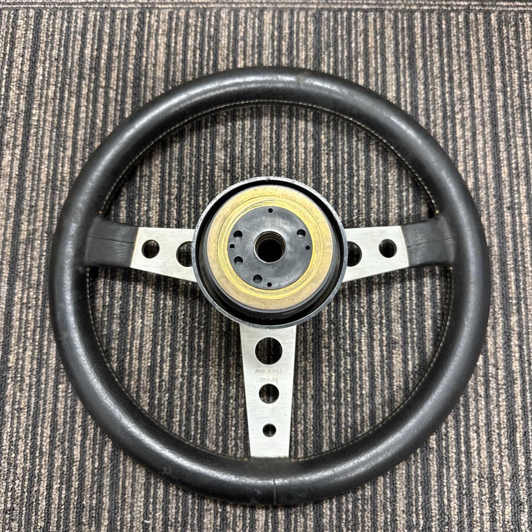 MOMO ステアリングホイール 3スポーク　ホーン　ボス