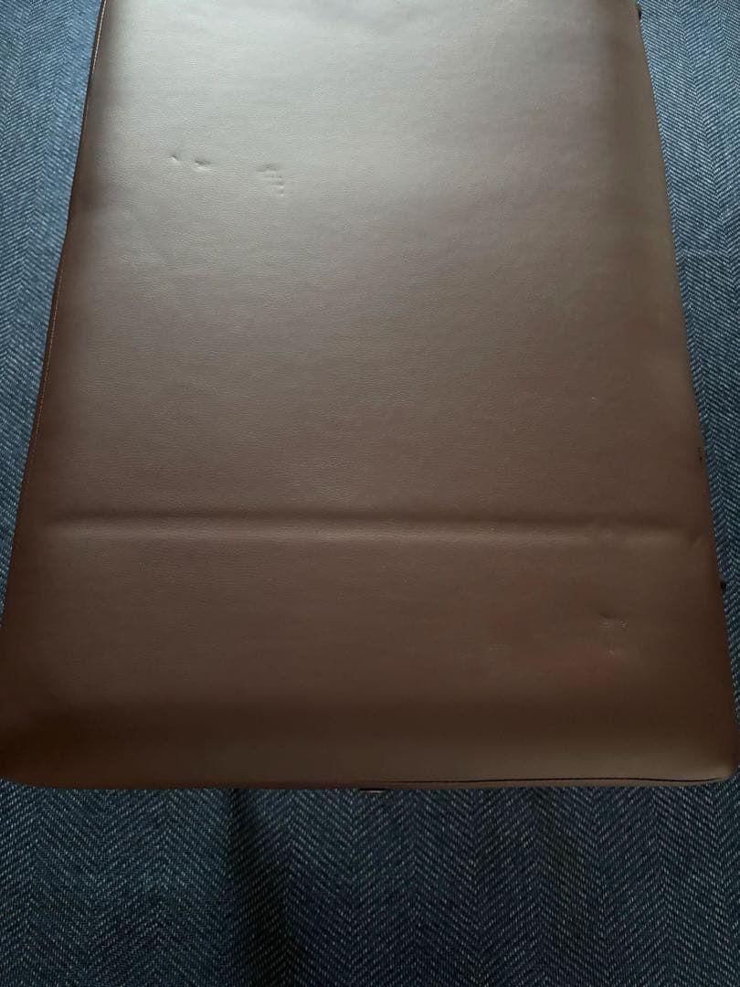 折りたたみ式のマッサージテーブル