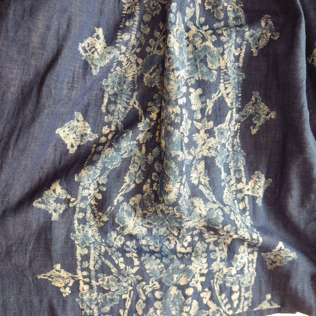 45R 二重織抜染プリントのギャザーブラウス（インディゴ） 45rpm