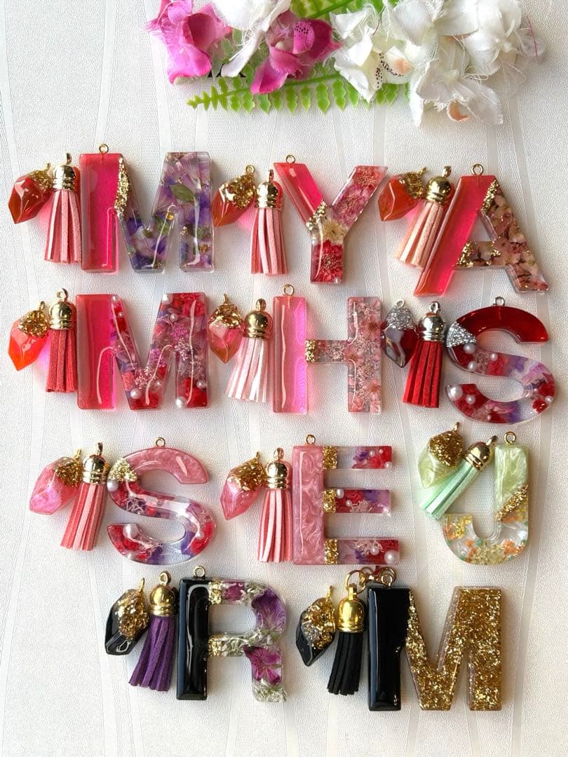 リピ　JOKER様ゴールド専用　イニシャルキーホルダー　ハンドメイド　11点