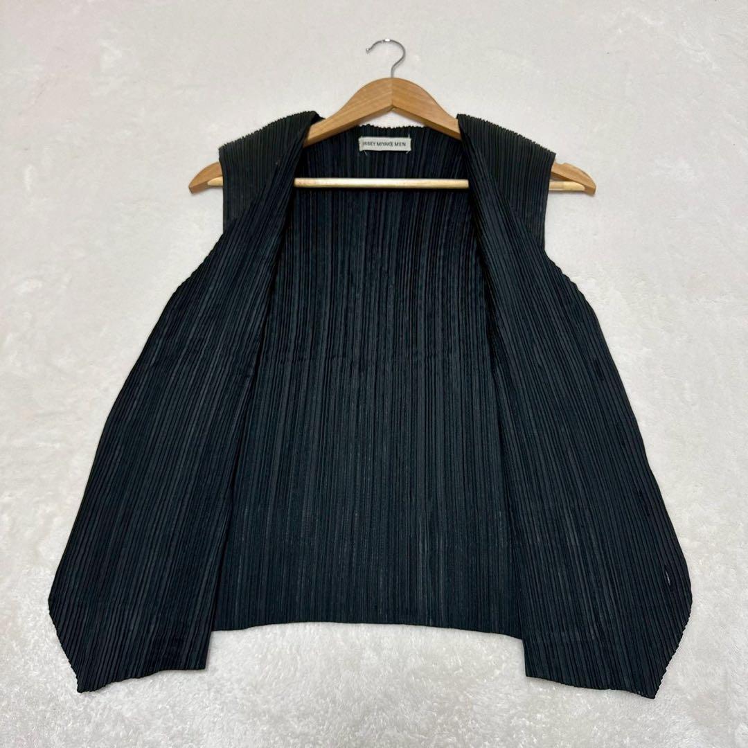 美品✨ ISSEY MIYAKE MEN　イッセイミヤケ　プリーツベスト　黒　M