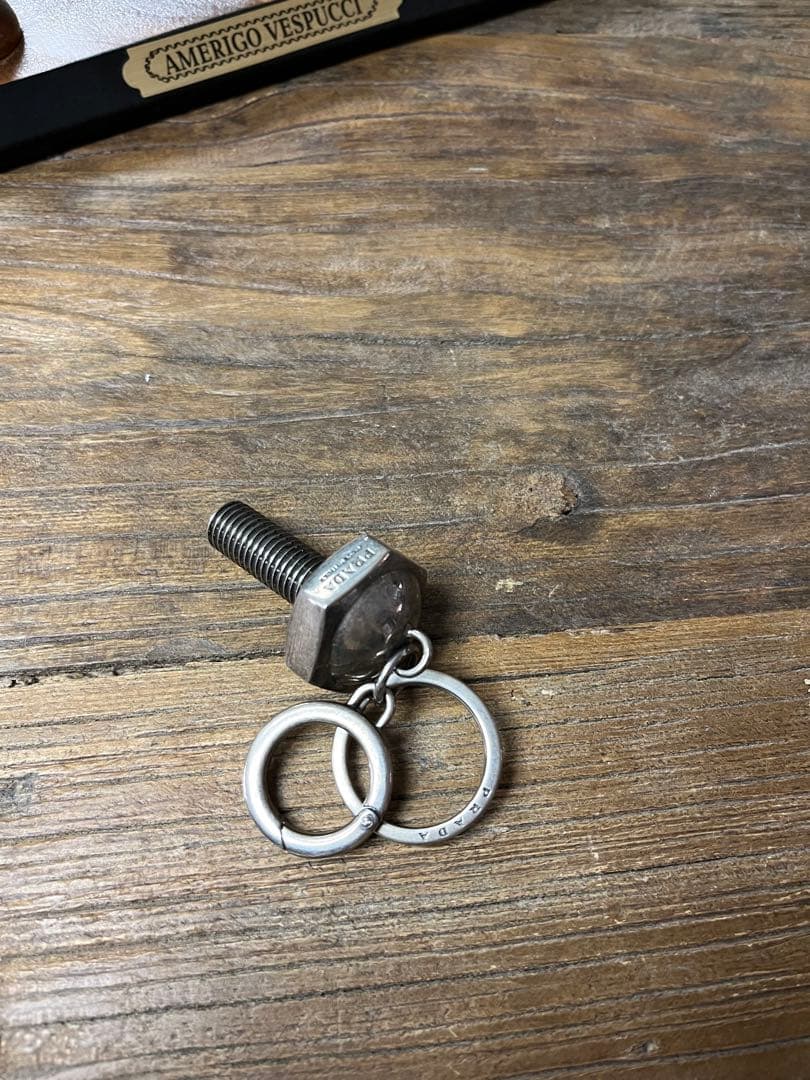 i*i様 PRADA ボルト型キーホルダー