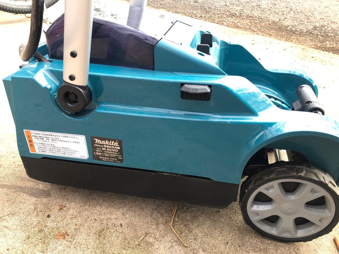 マキタ　充電式芝刈り機　MLM230D 純正バッテリー付きそれ以外付属品無し