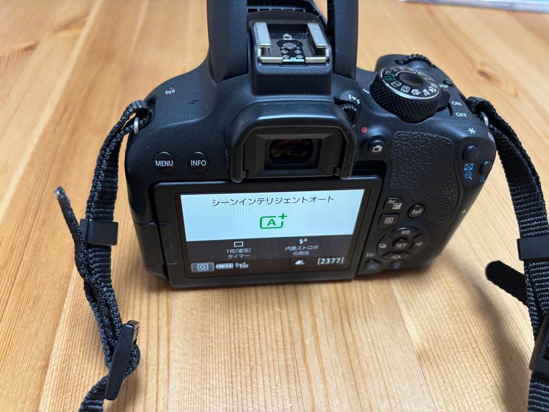 Canon EOS kiss x9i ダブルレンズセット　単焦点レンズ付き