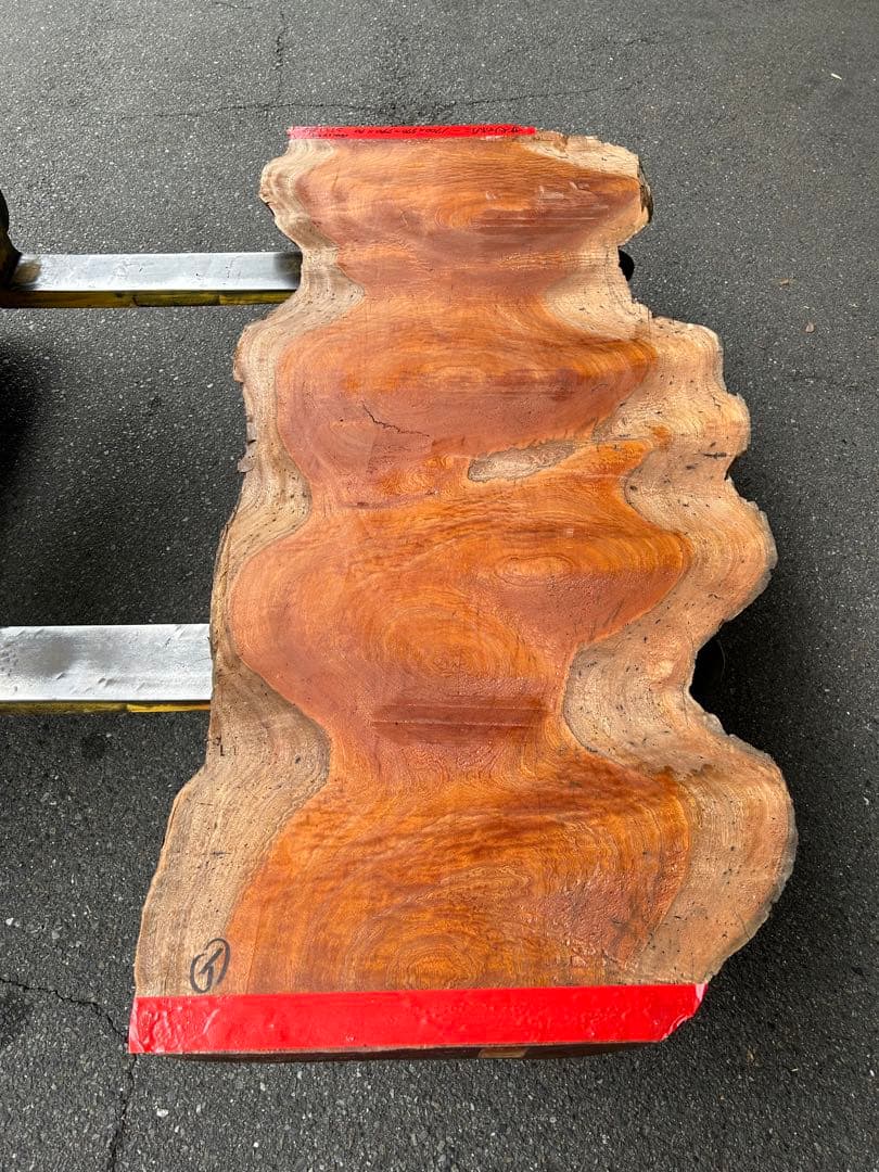 [たのメル便] サペリマホガニー　うねり無垢材一枚板　新品未使用　荒木