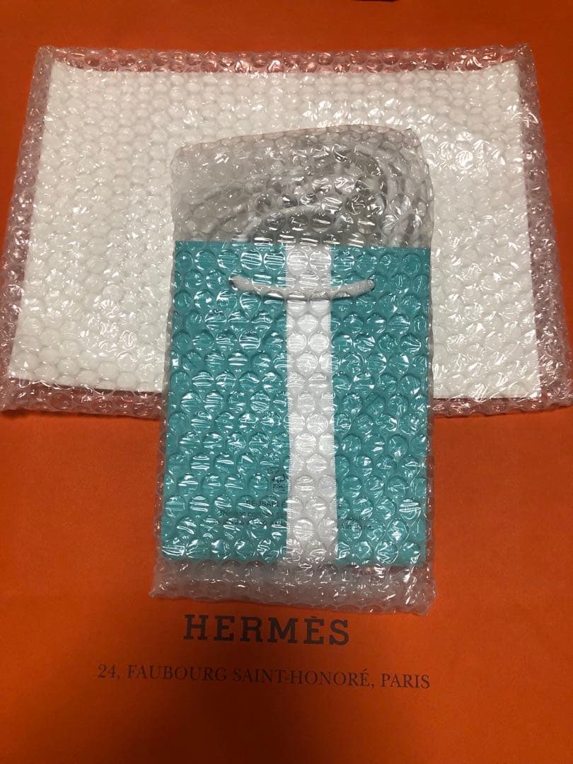 ☆新品未開封☆ティファニーローズゴールドハンドクリーム3点　ショッパーセット