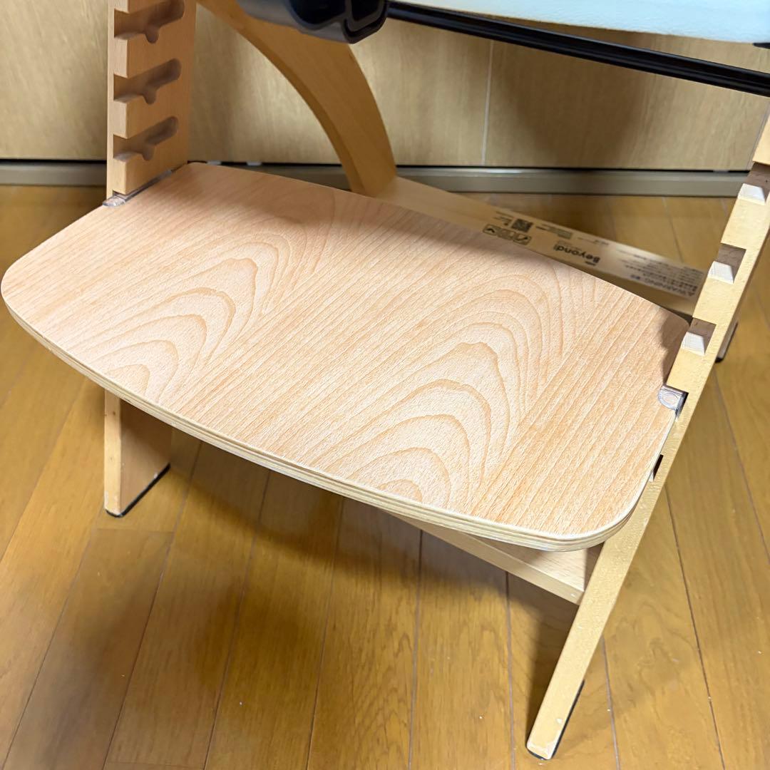 ビヨンドジュニア　ハイチェア　ベビーチェア　キッズチェア クリームホワイト