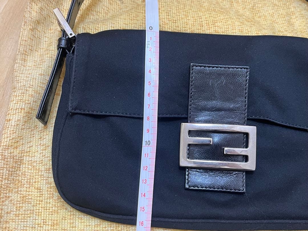 美品　FENDI フェンディ　マンマショルダーバッグ　ブラック