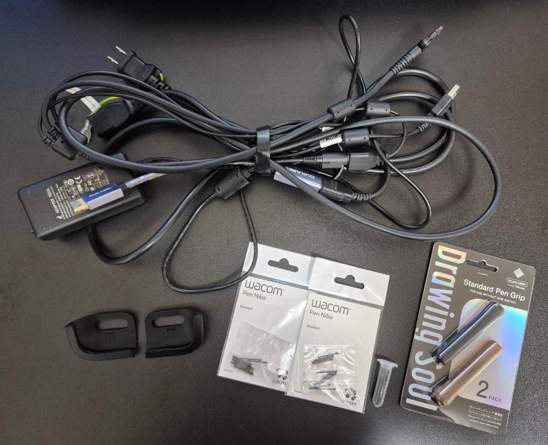 付属品の追加あり　Wacom液晶ペンタブレット Cintiq16　DTK1660