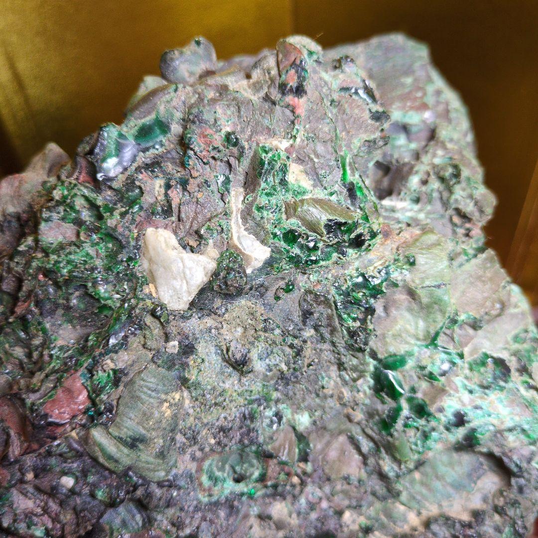 緑色の謎石 大サイズ 約4.0kg 鑑賞石 マラカイト？