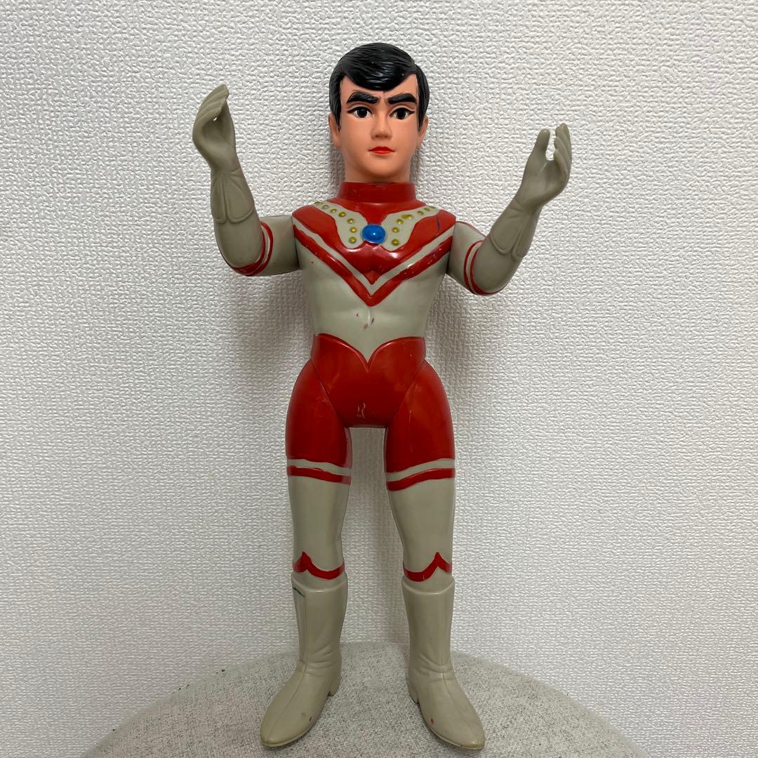 カ*ラ様 ウルトラマン 可動式フィギュア ヘルメット付き　ゾフィー　面取れ　ソフ