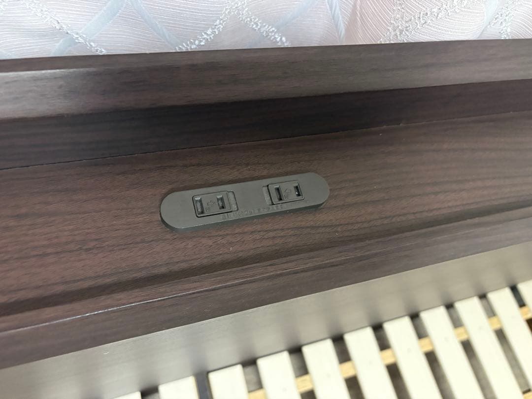 【引き取り希望】ダークブラウン すのこベッド クイーンサイズ コンセント付き