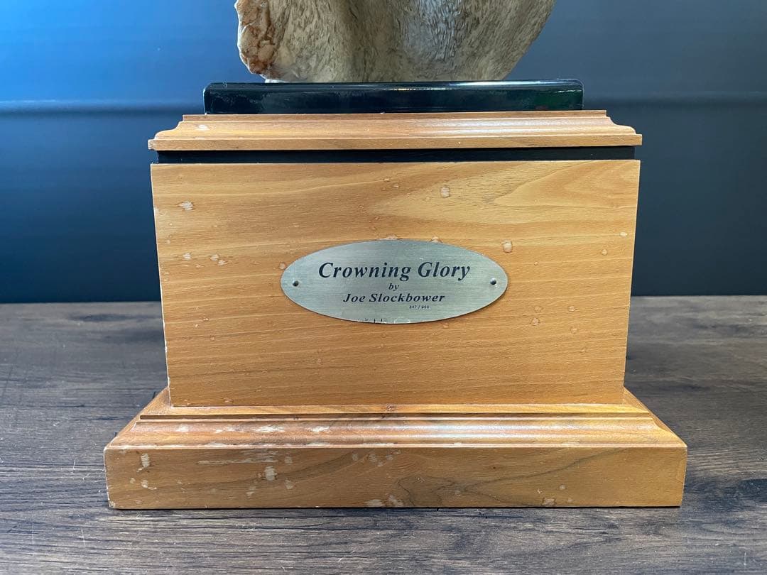 置物 CROWNING GLORY by JOE SLOCKBOWER