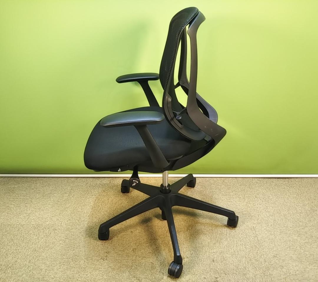 av　オカムラ　シルフィーチェア　ローバック　固定肘　前傾機能　メッシュ　中古品