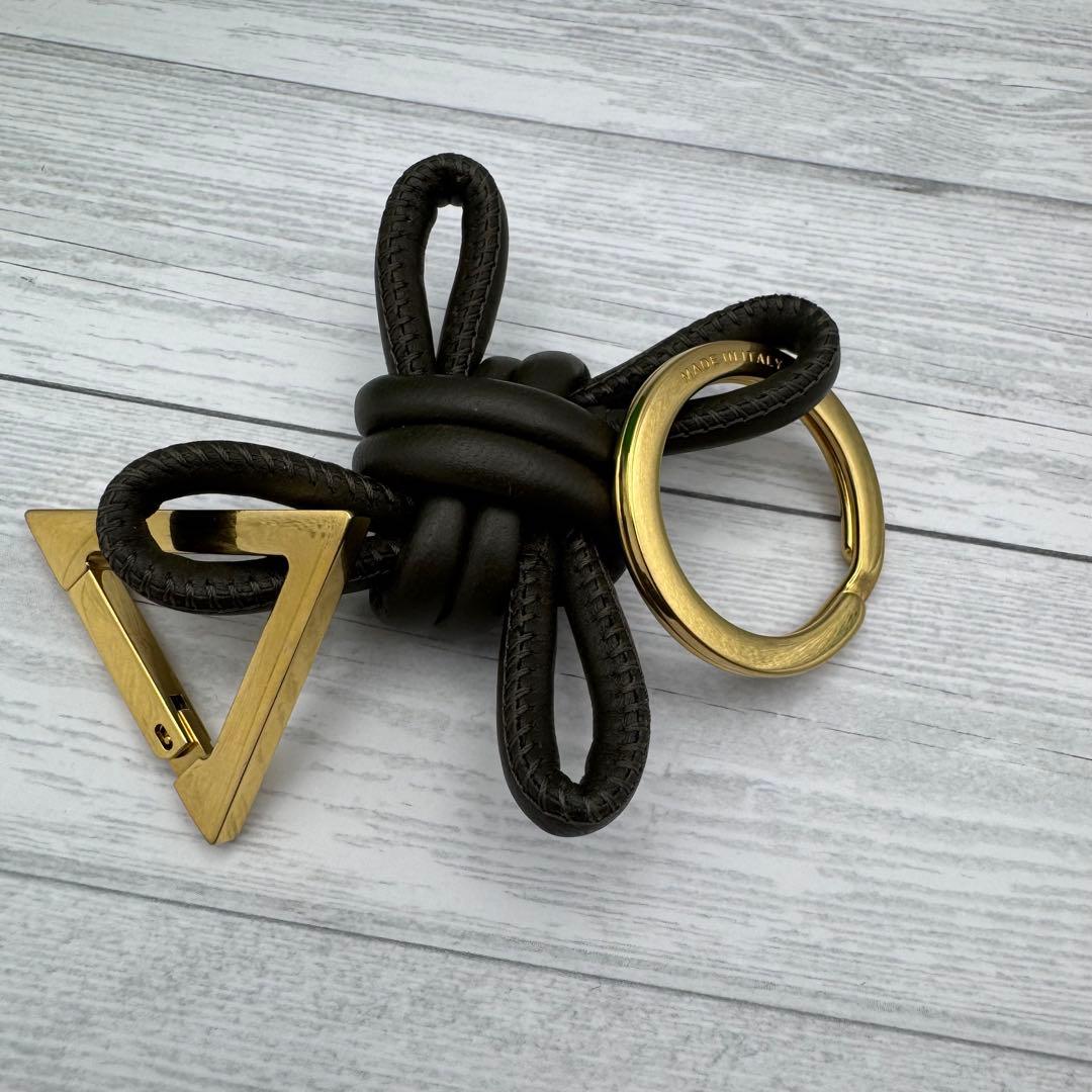 【極美品】ボッテガヴェネタ トライアングル ツイスト キーホルダー ブラウン