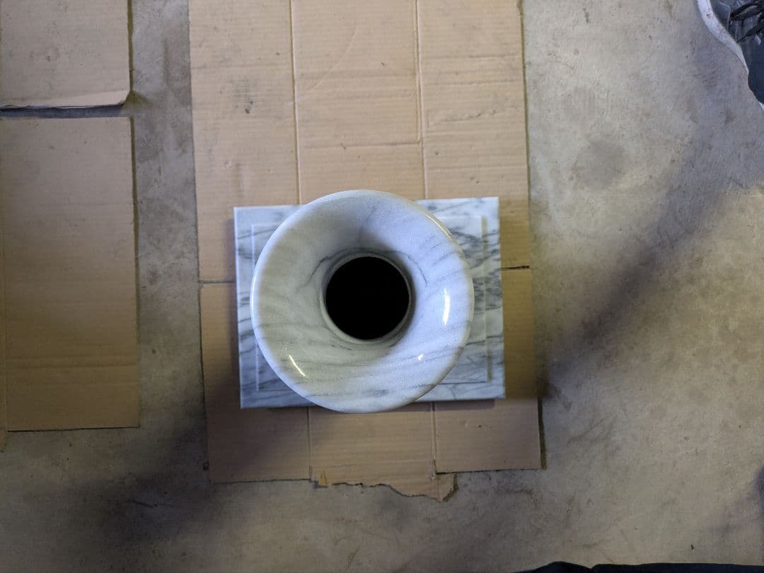 大理石製フラワーベース高さ50cm入口外径17cm 台座付き