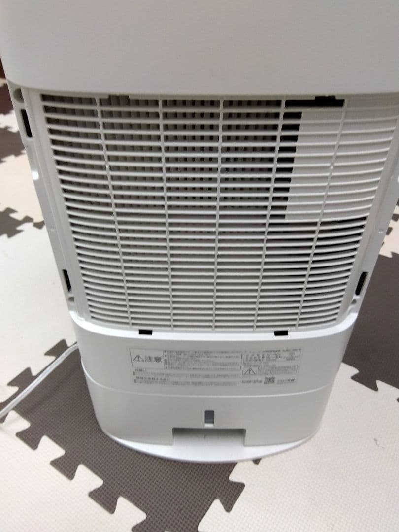 【美品　値下げしました】アイリスオーヤマサーキュレーター付除湿機（デシカント式）