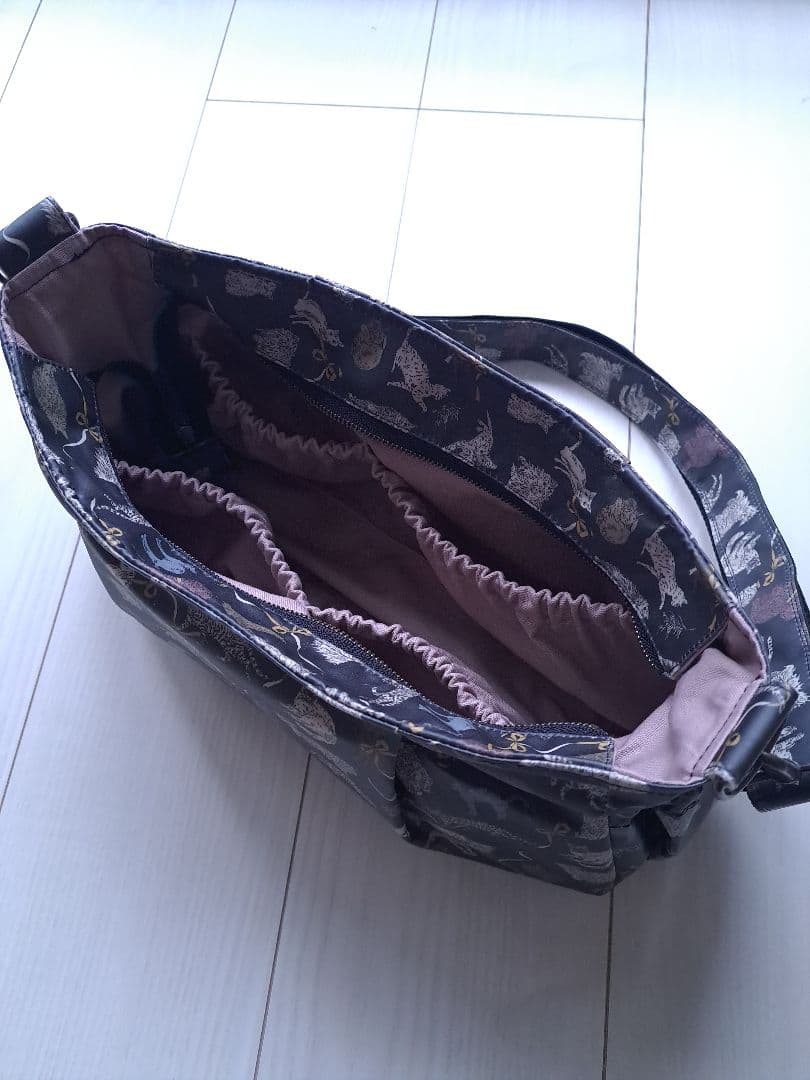 TopTop様　リバティ　コー・アンド・エイト)すみ黒地　横長ショルダー