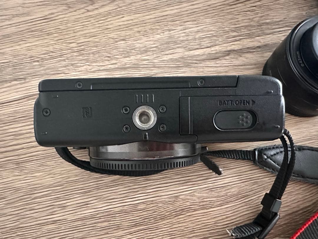 Canon EOS M100 ミラーレスカメラ 2レンズ付き