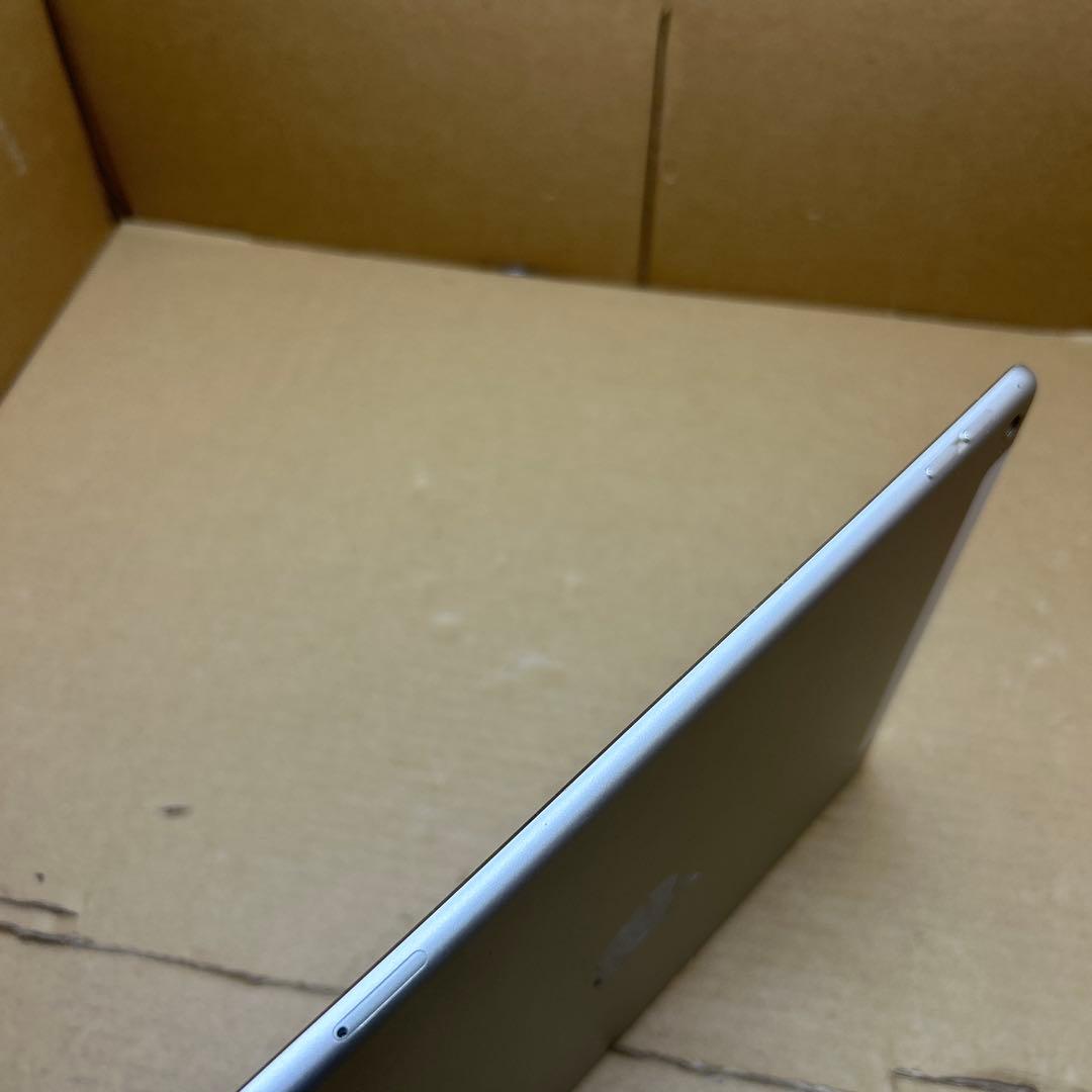 Apple iPad Air 2 Wi-Fi +セルラー　128GB シルバー