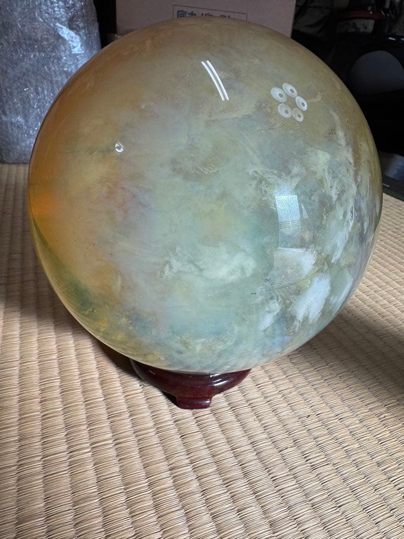 翡翠石 球体置物 木製台座付き　20cm