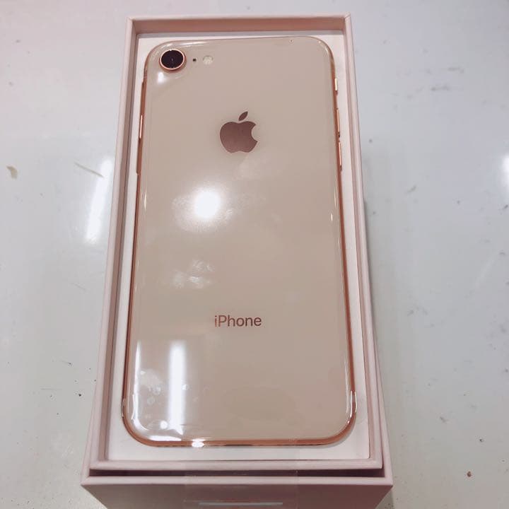 iPhone 8 64GB ゴールド auのみ