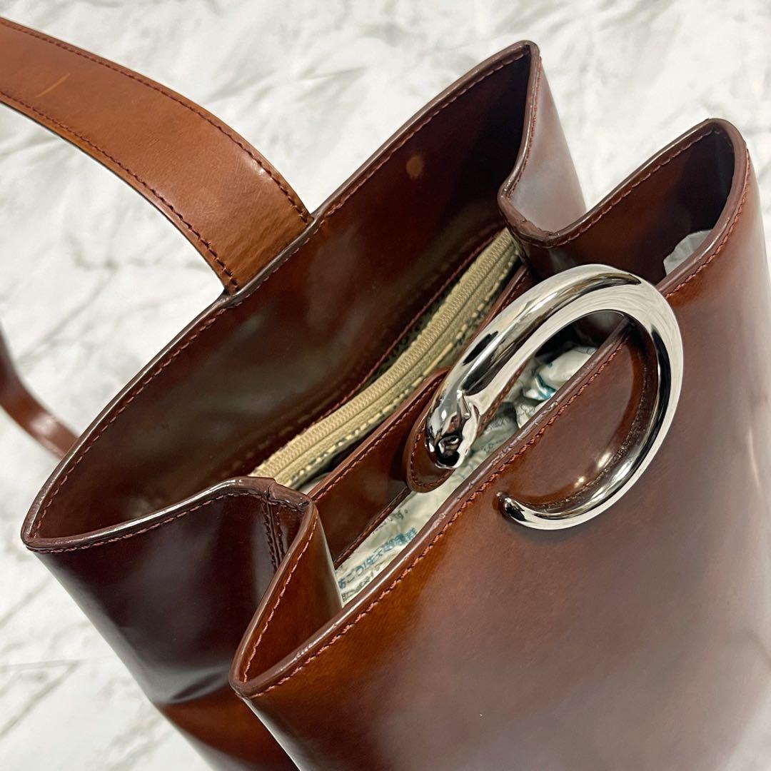 美品　カルティエ　パンテール　ボディバッグ　パンサー金具　レザー　斜め掛け　茶色