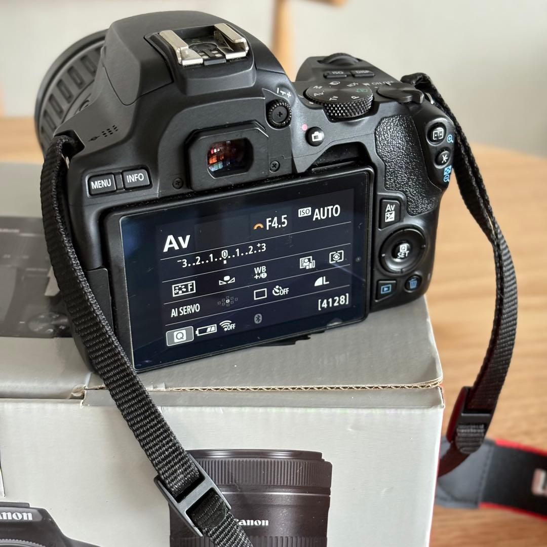 Canon EOS Kiss X10 本体＋ズームレンズ