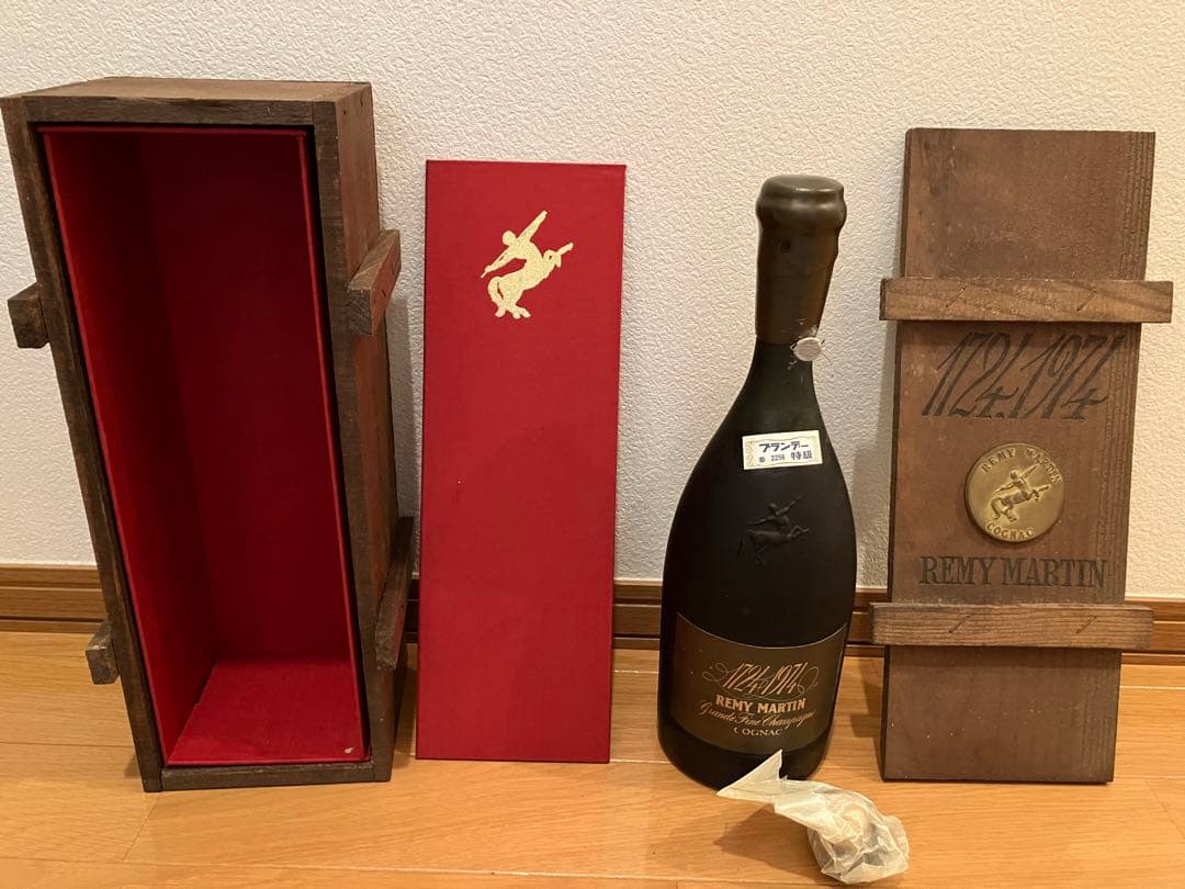 Rémy Martin250周年記念ボトル(木箱付き)