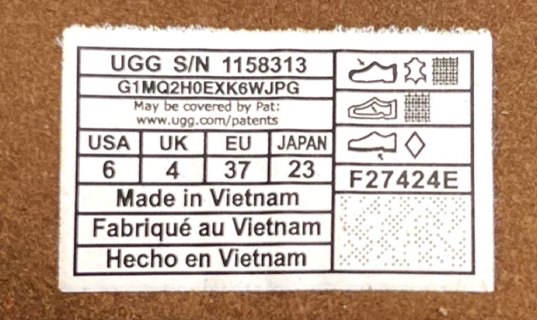 新品UGG Classic Twin Seam New Heights ブーツ