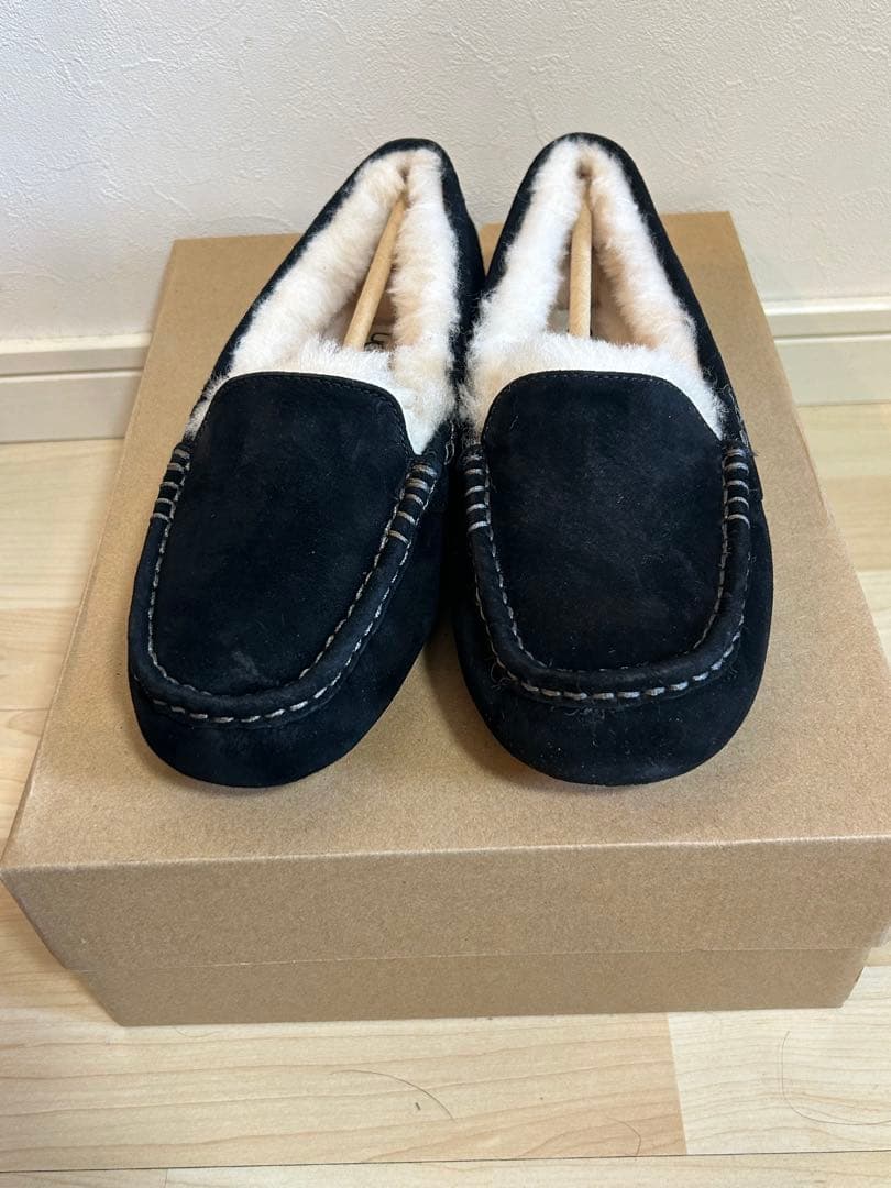 新品未使用　UGG アグ　アンスレー　モカシンシスウェード　ブラック　25cm