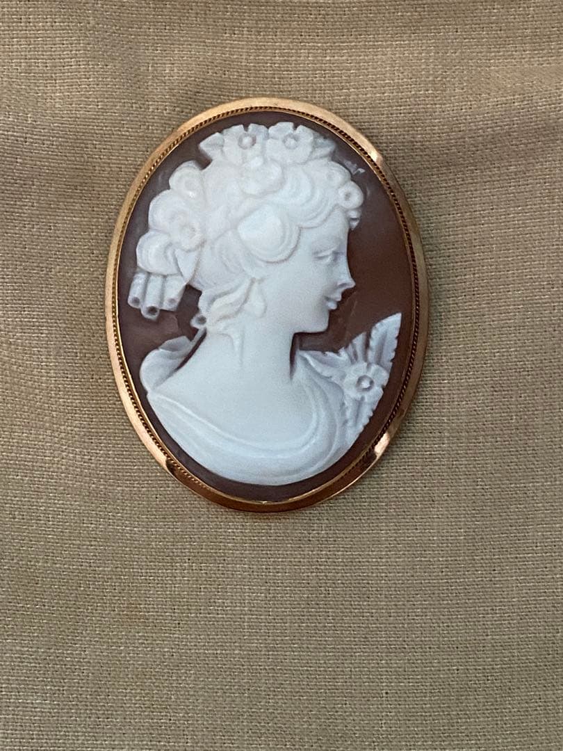オーバル型カメオブローチ