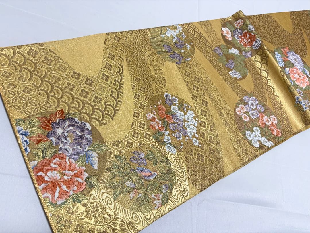 A5美品 花々 流水 葡萄 唐草唐花 華文 七宝 青海波 金糸 正絹 六通 袋帯
