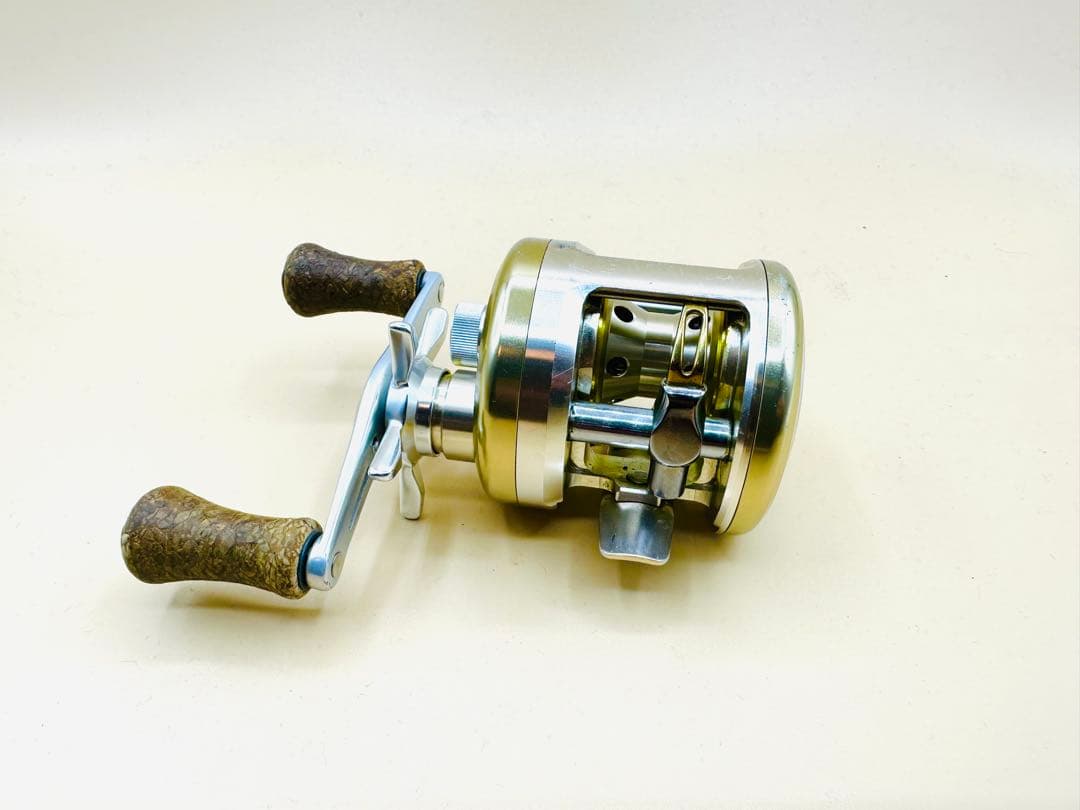 Daiwa ミリオネアcv-z 103 ベイトリール