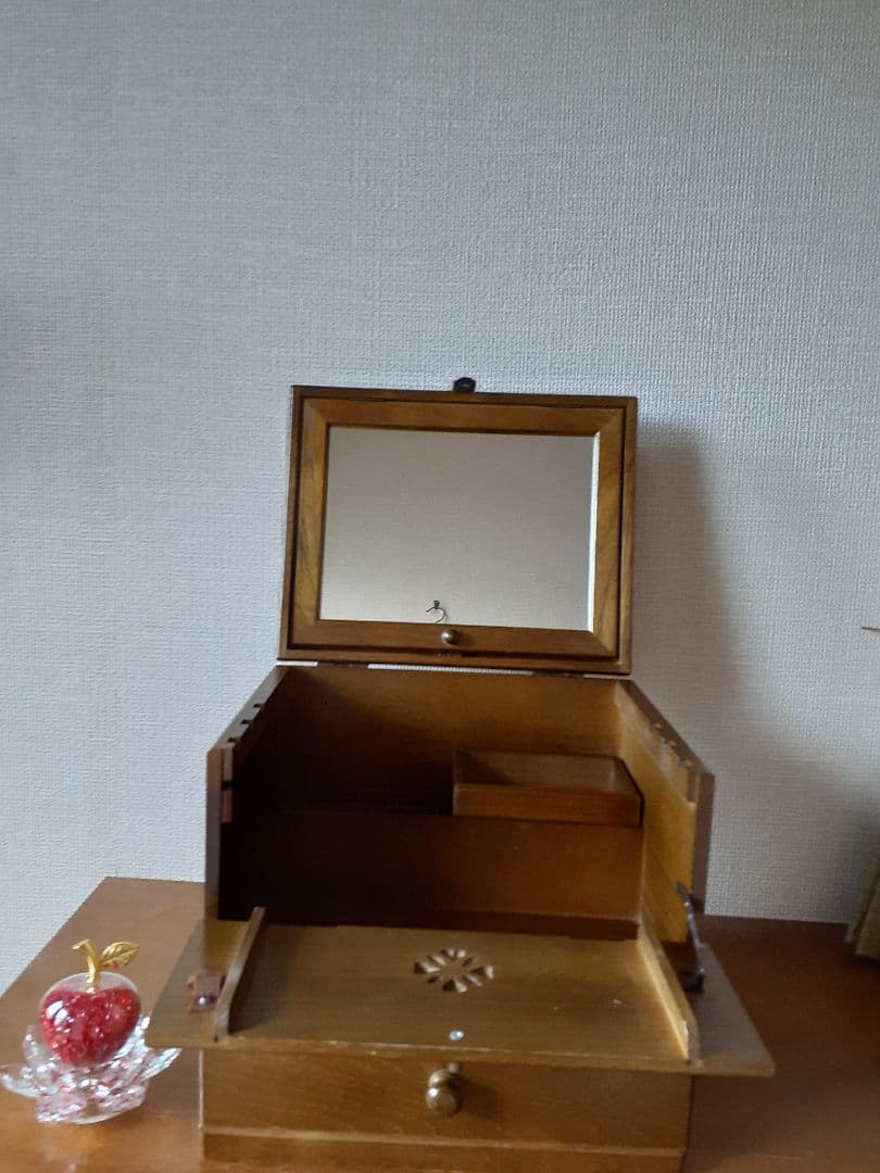 角度の変わる鏡ボックス