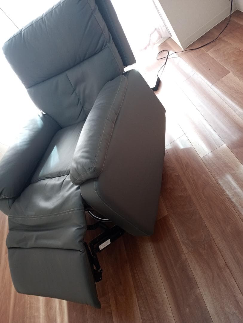 【スマホ充電可&回転式 1人掛け 電動リクライニング ソファ オットマン一体型