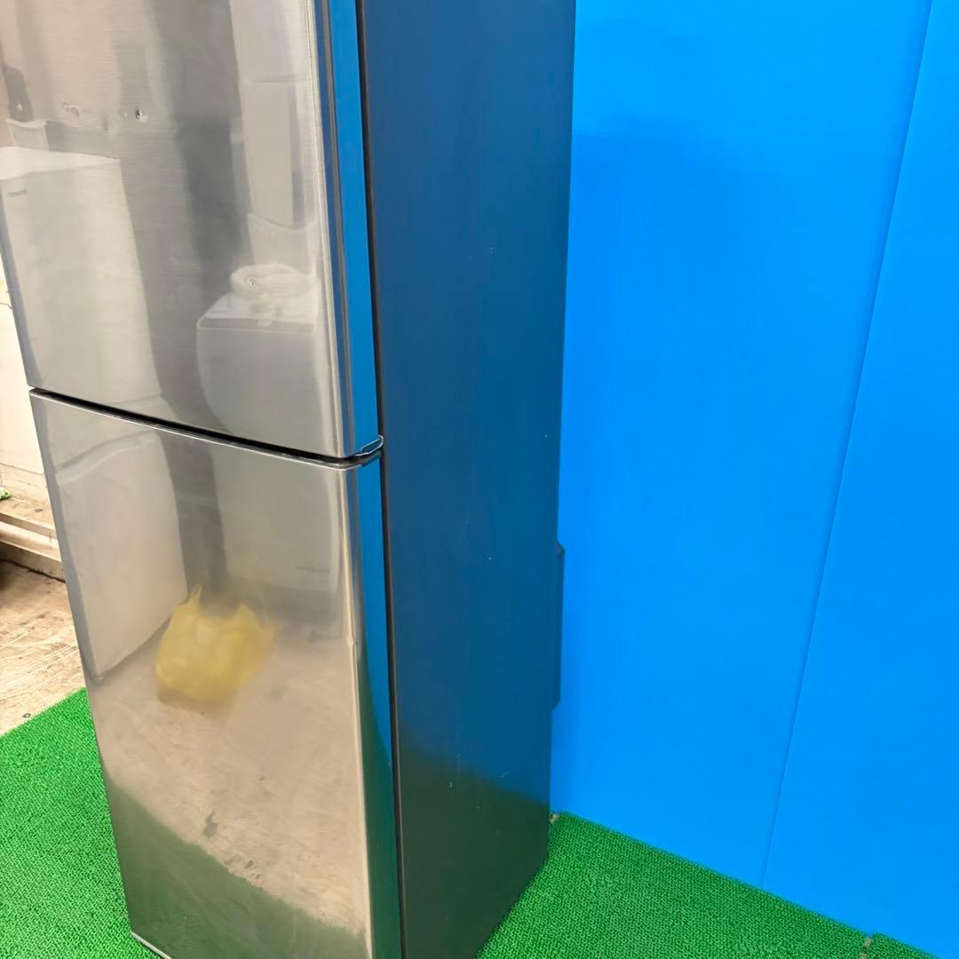 683 SHARP 中型冷蔵庫　小型　200L強　一人暮らし　右開き　レアカラー