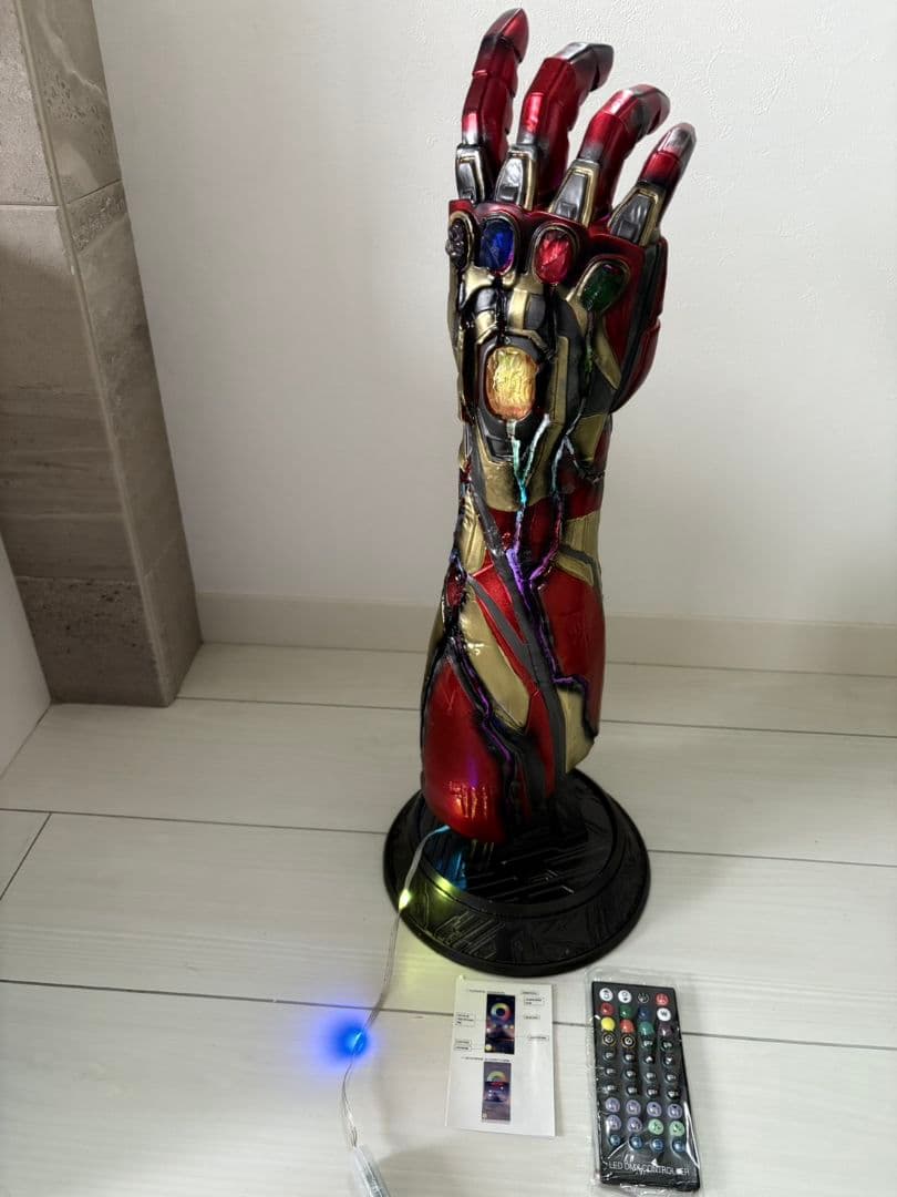 新品未使用です！アイアンマンのナノ・ガントレット　1/1 レプリカ　LEDライト