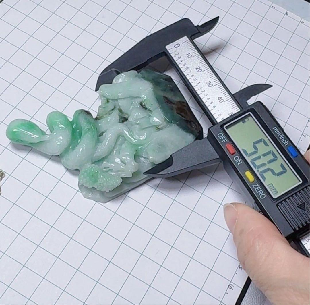 R2-0642天然本翡《本物保証》緑翡翠　蛇　巳年　金財運　置物　パワーストーン