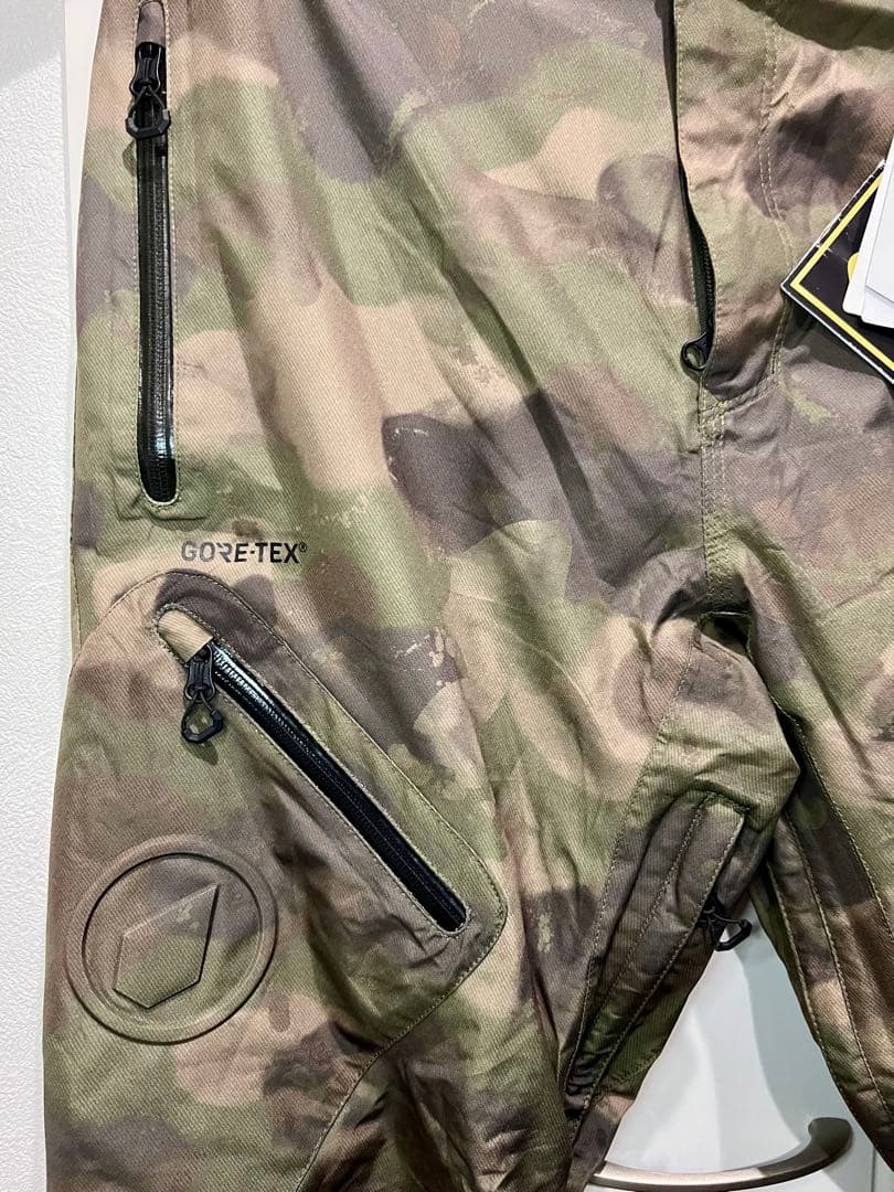 VOLCOM GORE-TEX 迷彩 スノーボードパンツ M