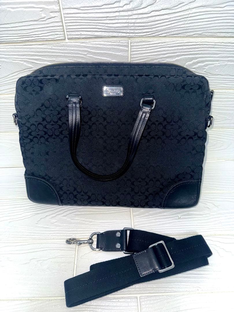 美品 コーチ シグネチャー ビジネスバッグ ブリーフケース A4 PC収納 黒