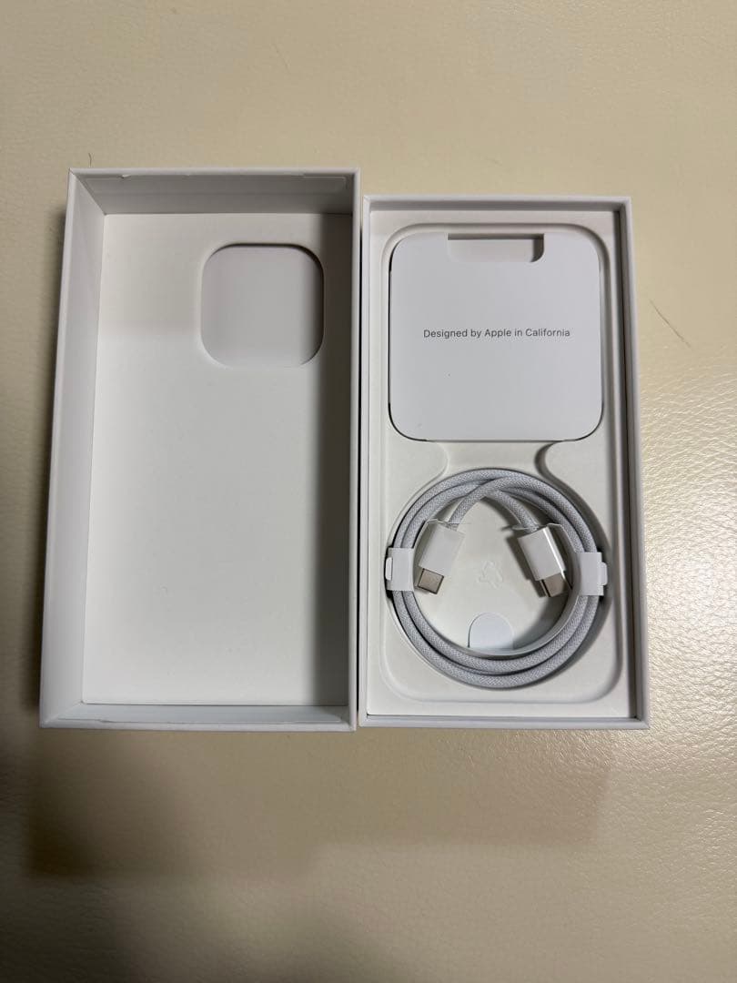 Apple iPhone 15 Pro ブルーチタニウム　電波時計