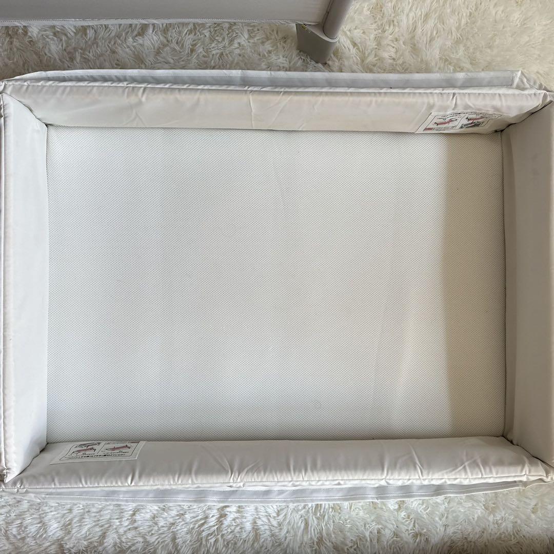 アップリカ　ベビーベッド　コネルエアー　グレー