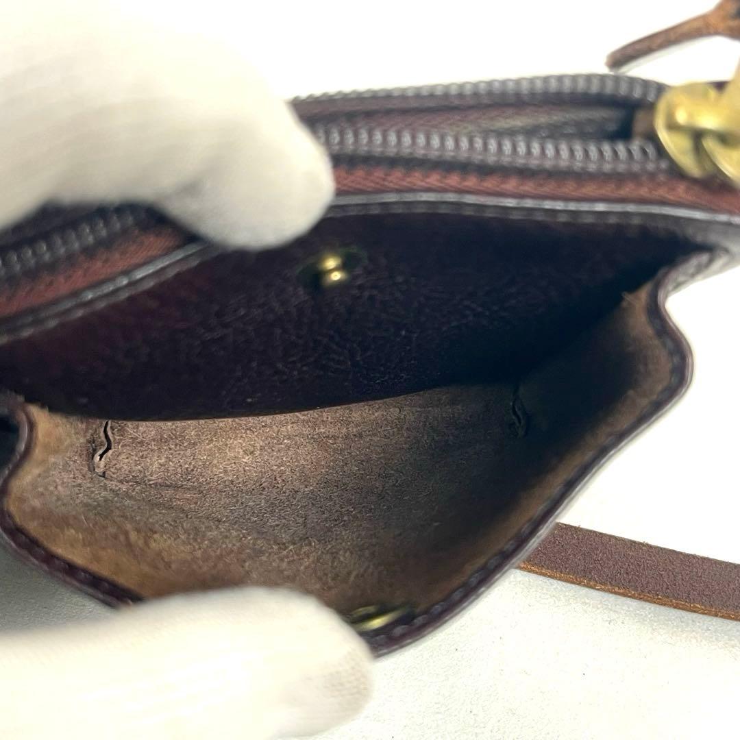 イルビゾンテ　ショルダーバッグ　極上　ロゴ型押し　シボ革　レザー　サコッシュ