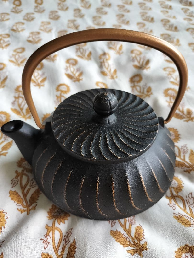 新品未使用　 岩鋳 急須 南部鉄器 鉄瓶　波型　ホーロー　iwachu